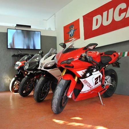 Italian Piston House Sport Moto Rent Bed & Breakfast Millesimo Luaran gambar