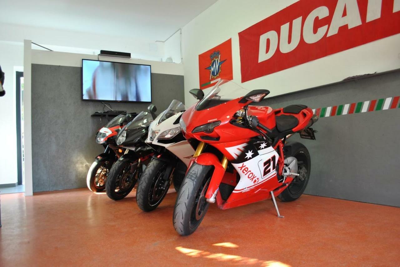 Italian Piston House Sport Moto Rent Bed & Breakfast Millesimo Luaran gambar