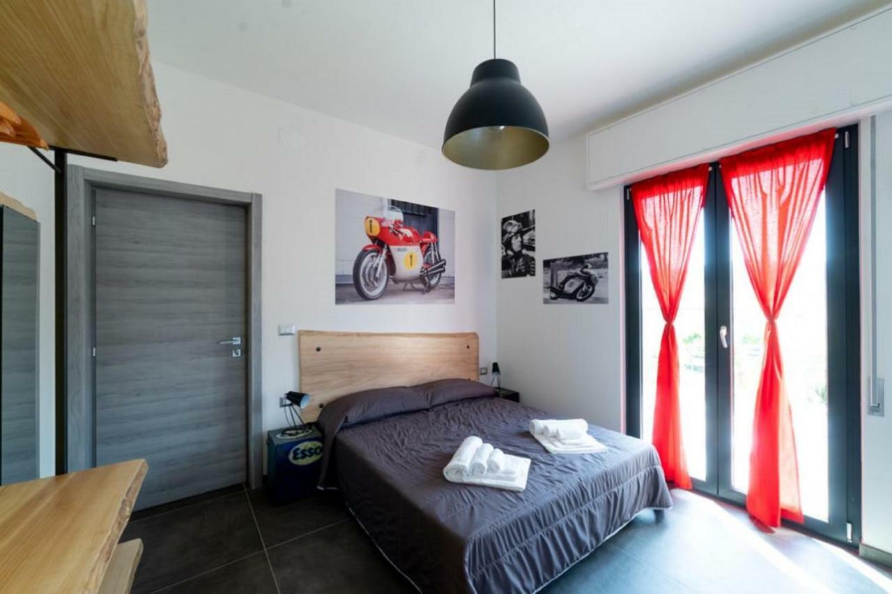 Italian Piston House Sport Moto Rent Bed & Breakfast Millesimo Luaran gambar