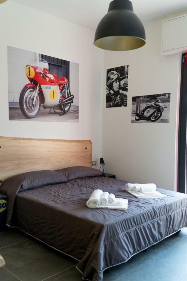 Italian Piston House Sport Moto Rent Bed & Breakfast Millesimo Luaran gambar