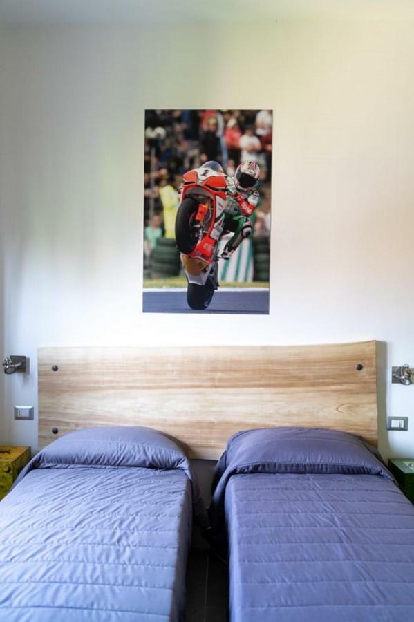 Italian Piston House Sport Moto Rent Bed & Breakfast Millesimo Luaran gambar