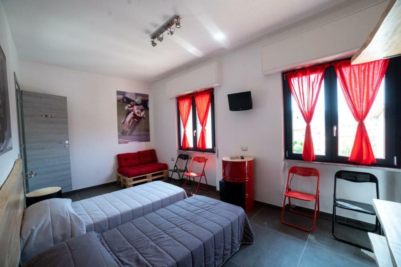 Italian Piston House Sport Moto Rent Bed & Breakfast Millesimo Luaran gambar